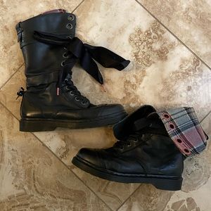 Girly bada$$ Dr. Martens Can be worn 2 ways!